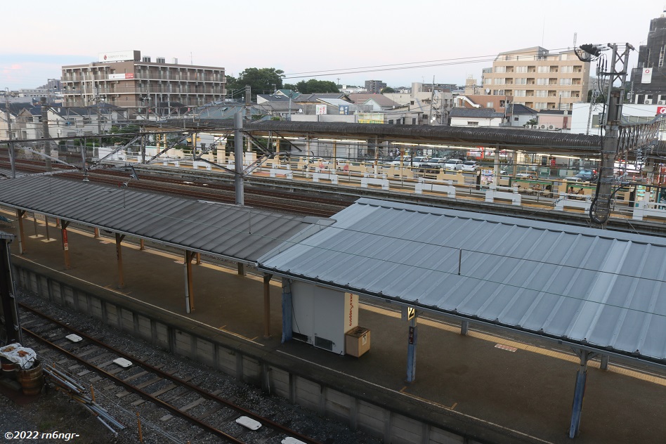 馬橋駅に乗り入れる2路線のホーム