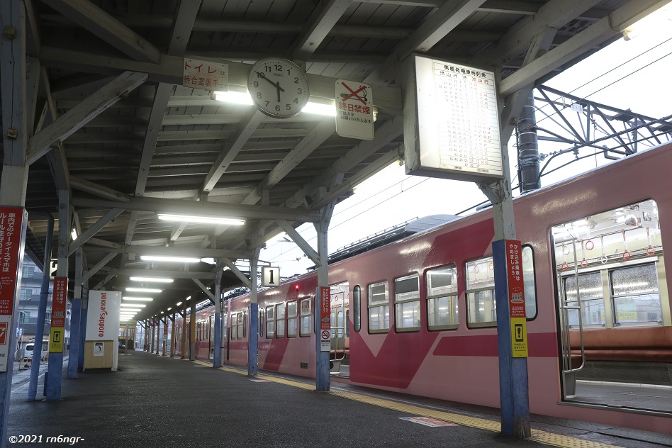 流鉄馬橋駅ホーム全景