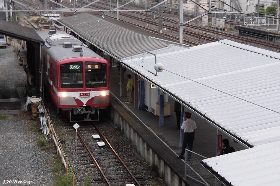 流鉄馬橋駅2番線に到着する5003編成「あかぎ」